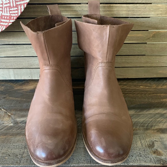 Urban Outfitter EC Side Overlap Boot 💕 - Picture 7 of 8